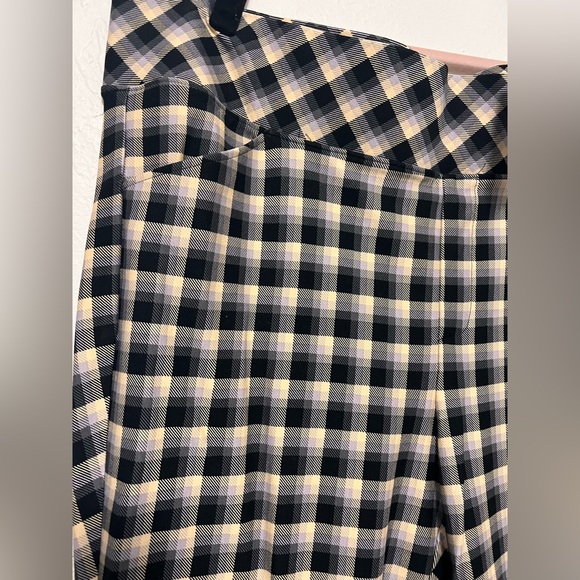 Torrid Pocket Pixie Flare Studio Lux Ponte High Rise Pants, BNWT, Size 4 - Picture 2 of 7